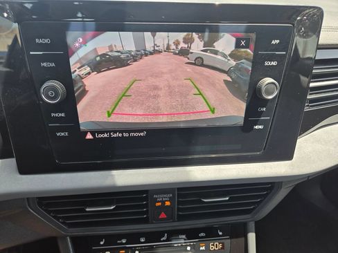 Used 2025 Volkswagen Jetta SE FWD image 14