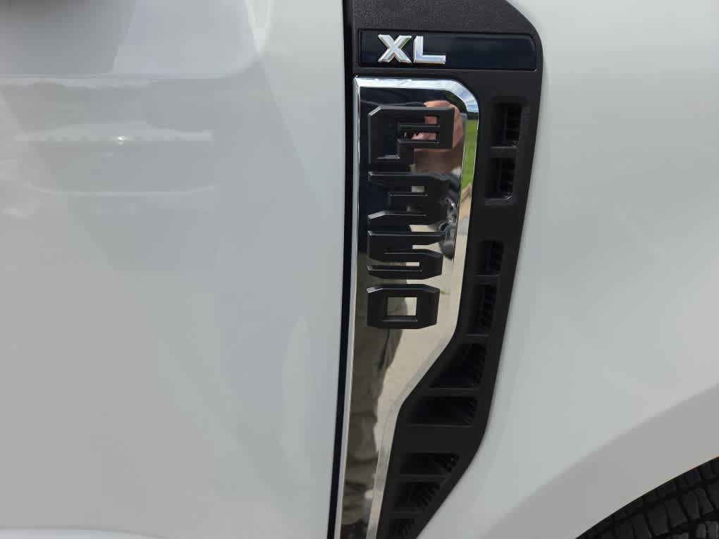 New 2025 Ford F350 XL w/ XL Chrome Package AWD/4WD image 3