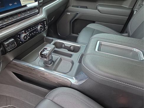 Used 2022 Chevrolet Silverado 1500 LTZ w/ LTZ Convenience Package II AWD/4WD image 10
