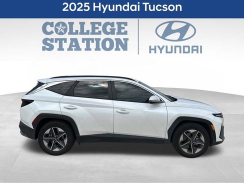 Used 2025 Hyundai Tucson SEL FWD image 2