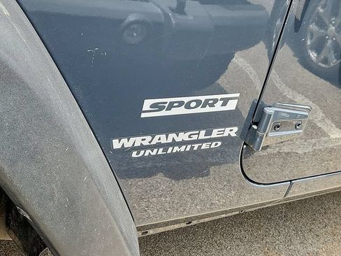 Used 2017 Jeep Wrangler Unlimited Sport w/ Quick Order Package 24S AWD/4WD image 6