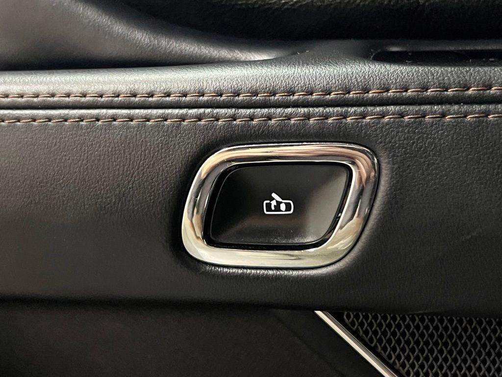 Used 2023 Lincoln Aviator AWD image 16