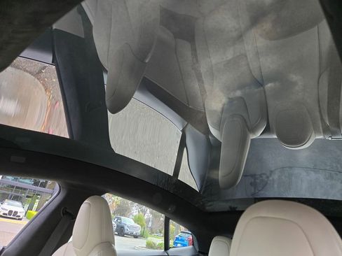 Used 2022 Tesla Model S image 17