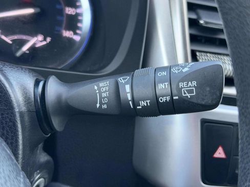 Used 2015 Toyota Highlander LE AWD/4WD image 36