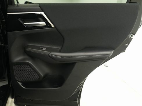 Used 2025 Mitsubishi Outlander ES image 18