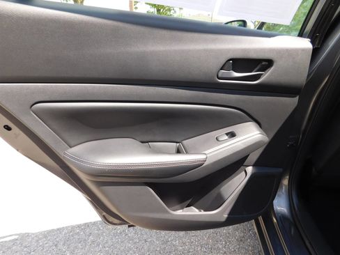 Used 2024 Nissan Altima 2.5 SV FWD image 9