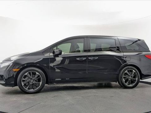 Used 2023 Honda Odyssey Elite image 3