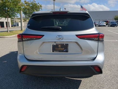Used 2023 Toyota Highlander XLE FWD image 5