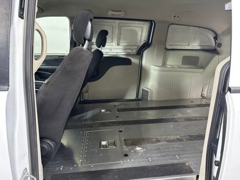 Used 2014 RAM C/V Tradesman image 23