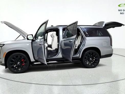 Used 2026 Cadillac Escalade Platinum Sport w/ LPO, ONYX Package AWD/4WD image 15