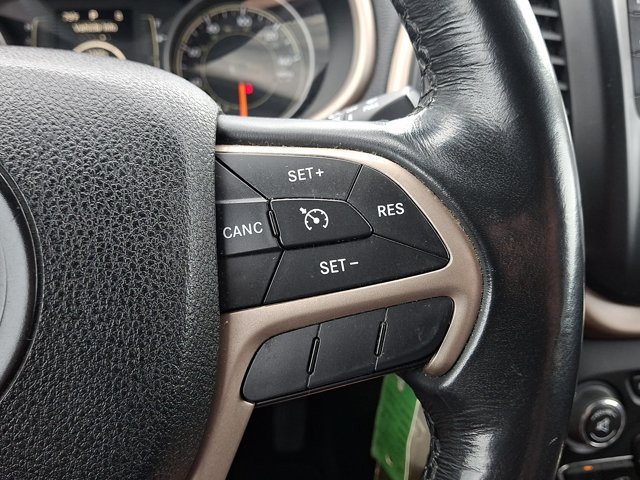 Used 2016 Jeep Cherokee Latitude AWD/4WD image 25