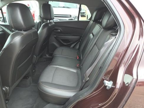 Used 2022 Chevrolet Trax LT w/ LT Convenience Package image 33