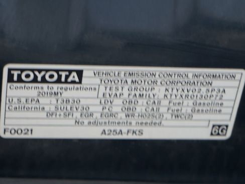 Used 2019 Toyota Camry SE w/ Carpet Mat Package FWD image 13