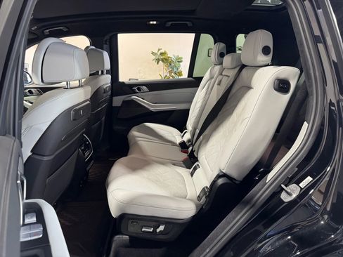 Used 2023 BMW X7 xDrive40i w/ Premium Package image 13
