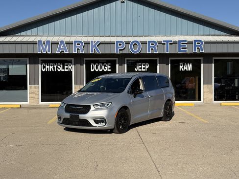 Used 2024 Chrysler Pacifica Touring-L FWD image 1