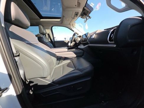 Used 2025 Ford Expedition Active image 10