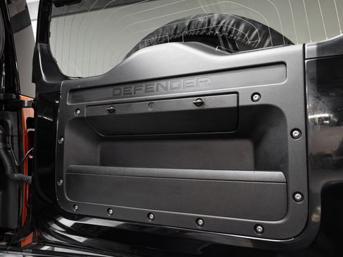 Used 2022 Land Rover Defender 110 S image 27