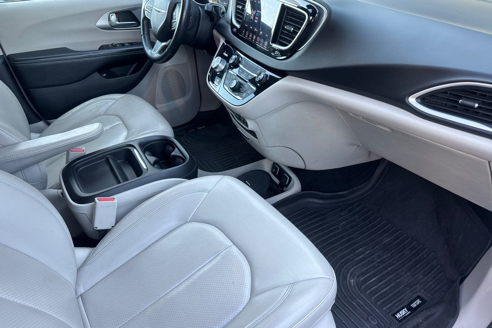 Used 2018 Chrysler Pacifica Touring-L FWD image 20