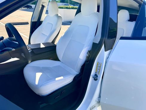 Used 2022 Tesla Model Y Long Range AWD/4WD image 38