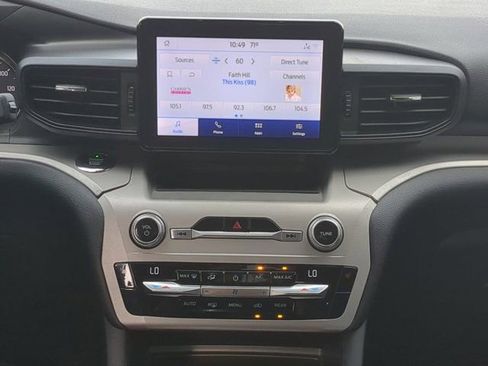 Used 2021 Ford Explorer XLT image 18