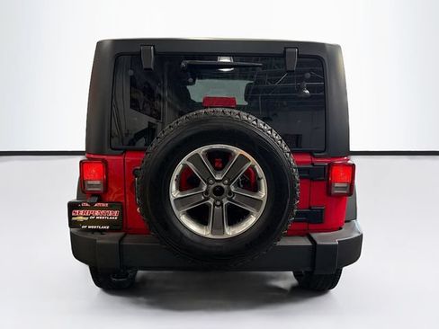 Used 2017 Jeep Wrangler Unlimited Rubicon w/ Connectivity Group AWD/4WD image 7