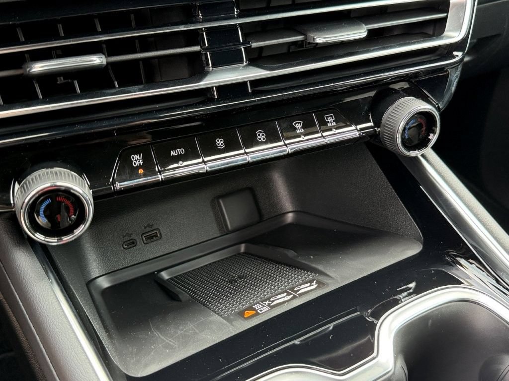 New 2027 Chevrolet Traverse LT w/ Driver Confidence Package FWD image 25