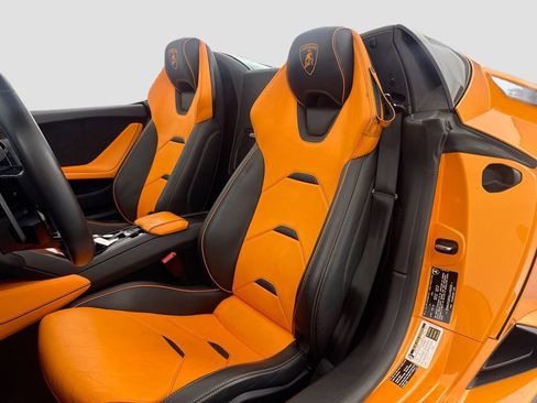Used 2020 Lamborghini Huracan EVO RWD image 22
