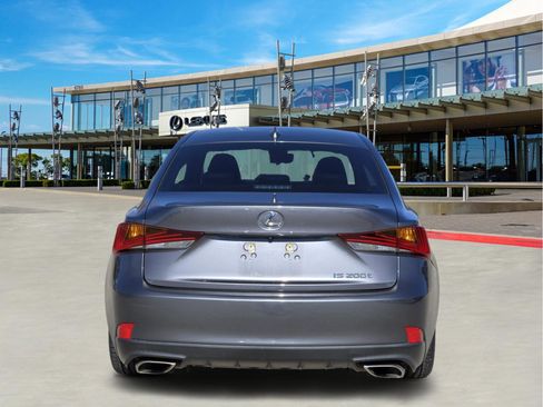 Used 2017 Lexus IS 200t image 4