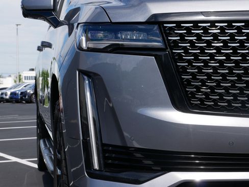 Used 2022 Cadillac Escalade ESV Premium Luxury AWD/4WD image 16