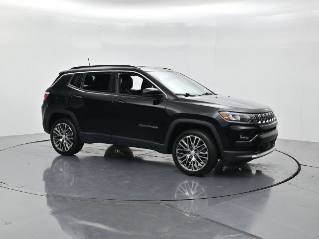 Used 2023 Jeep Compass Limited w/ Elite Group AWD/4WD image 3