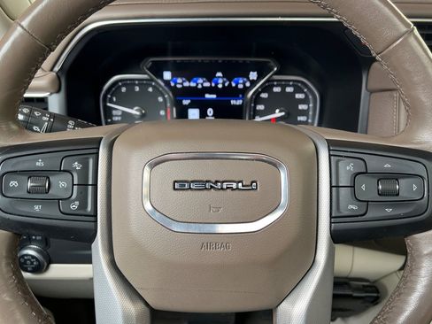 Used 2021 GMC Yukon Denali w/ Denali Premium Package image 25
