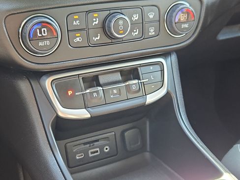Used 2024 GMC Terrain SLT FWD image 26