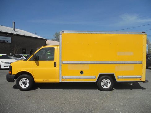 Used 2011 GMC Savana 3500 3500 2dr Commercial/Cutaway/Ch image 1
