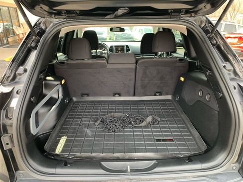 Used 2017 Jeep Cherokee Latitude w/ Safety/Convenience Group image 8