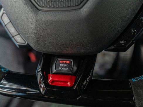 Used 2023 Lamborghini Huracan STO image 93