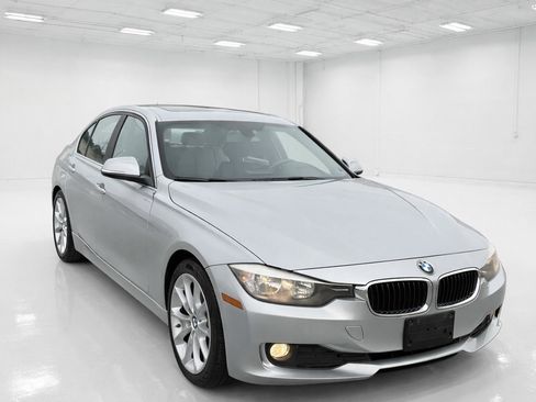 Used 2015 BMW 320i Sedan image 4