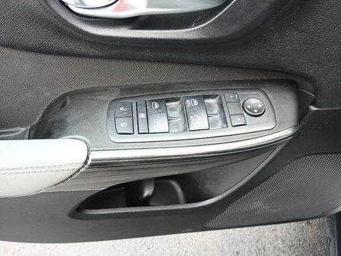 Used 2014 Jeep Cherokee Latitude w/ Comfort/Convenience Group image 15