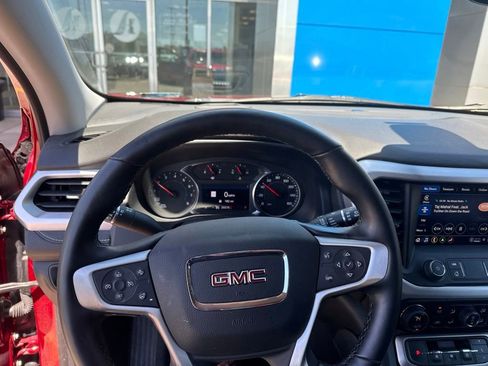 Used 2023 GMC Acadia SLT w/ Preferred Package FWD image 24