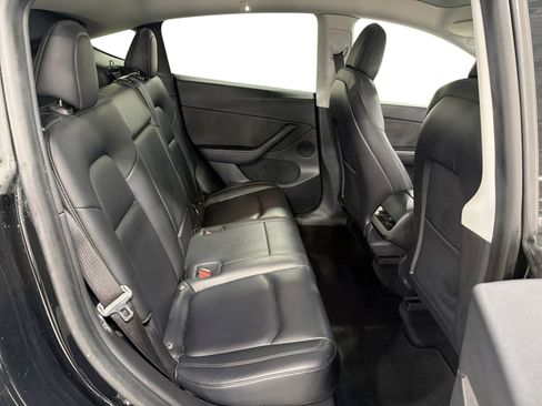 Certified 2021 Tesla Model Y Long Range AWD/4WD image 11