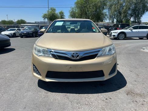 Used 2012 Toyota Camry LE image 2