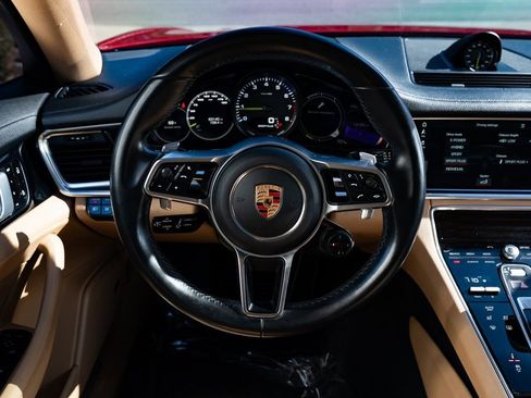 Used 2020 Porsche Panamera 4 image 11
