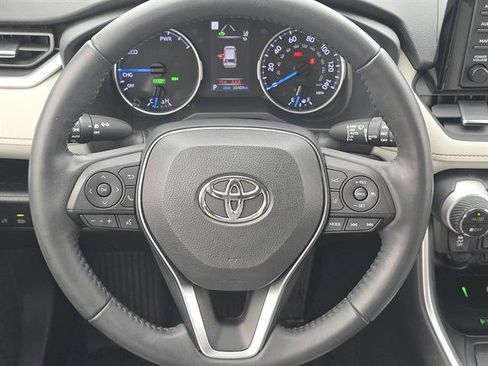 Used 2022 Toyota RAV4 XLE Premium image 17
