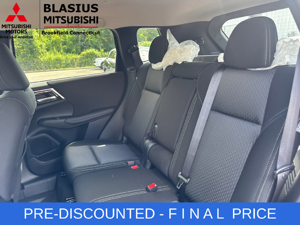 Used 2025 Mitsubishi Outlander ES AWD/4WD image 18