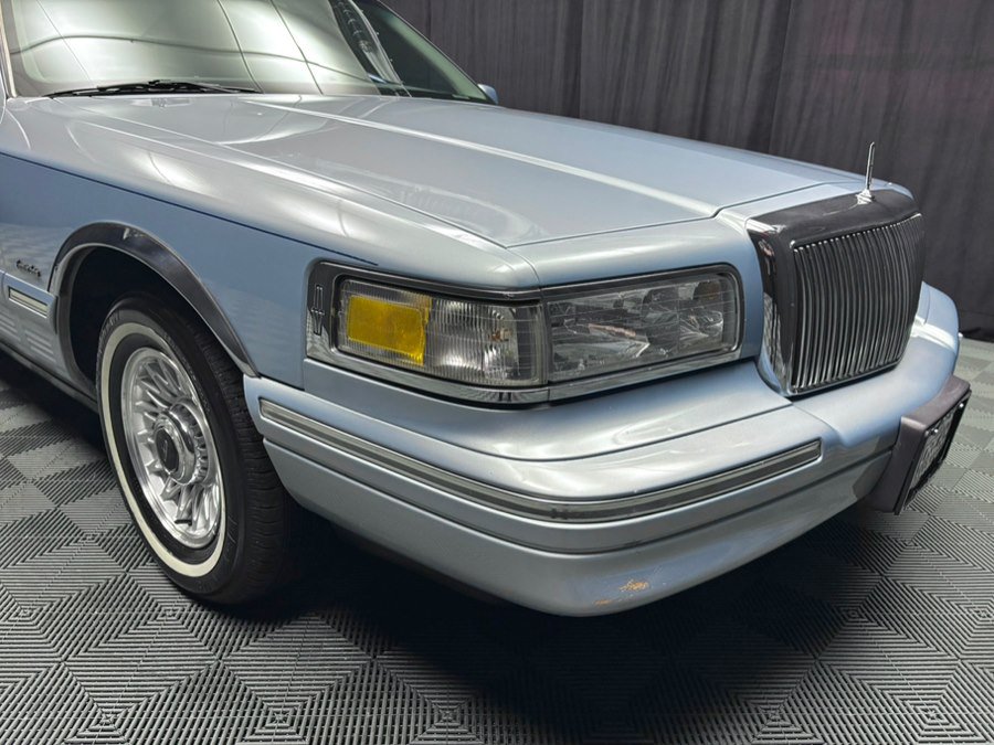 Used 1997 Lincoln Town Car Executive RWD image 13