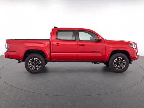 Used 2020 Toyota Tacoma TRD Sport w/ TRD Premium Sport Package AWD/4WD image 8