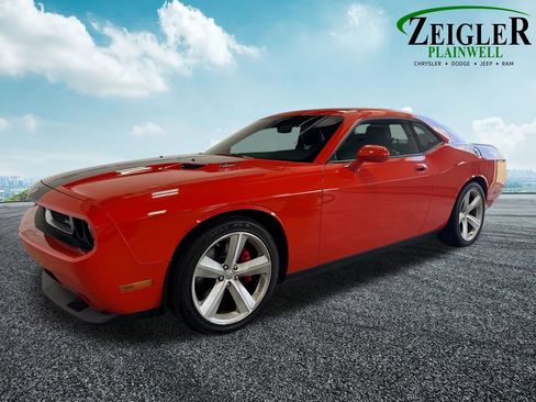 Used 2009 Dodge Challenger SRT8 RWD image 2