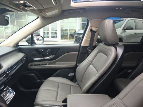 Used 2025 Lincoln Corsair AWD w/ Equipment Group 101A image 24