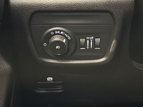Used 2022 Jeep Grand Cherokee Limited AWD/4WD image 33