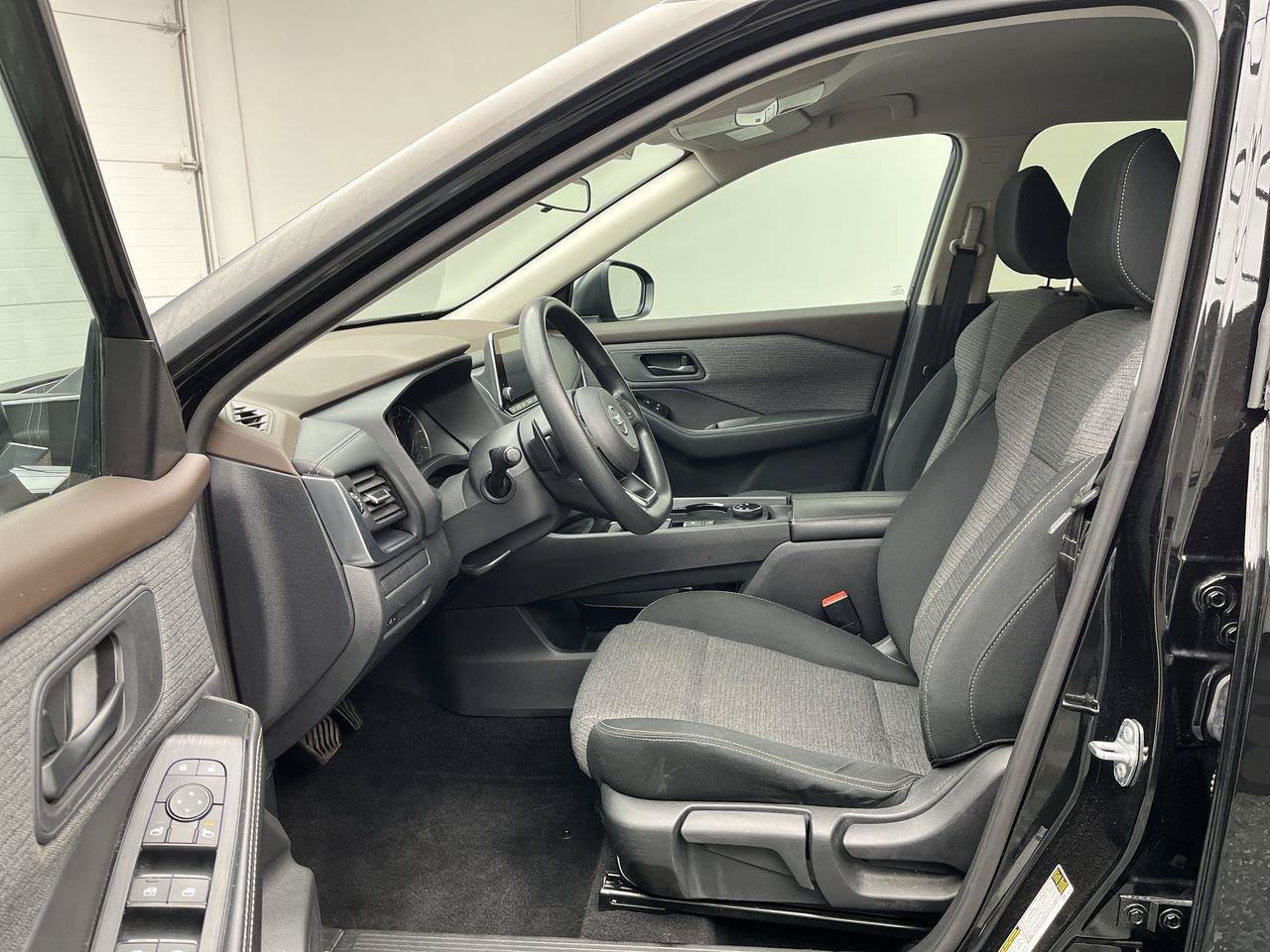 Used 2021 Nissan Rogue S AWD/4WD image 3