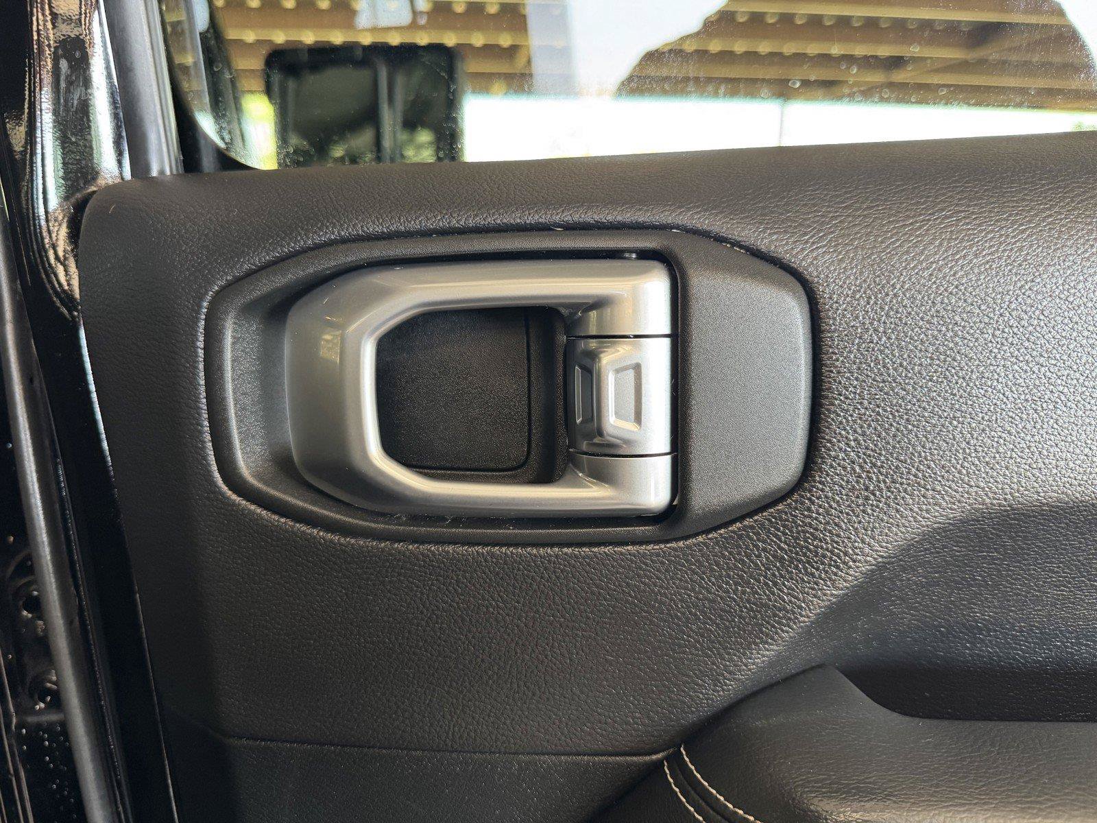 Used 2020 Jeep Gladiator Overland AWD/4WD image 37